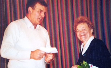 Багаторічна авторка публікацій "Вісника" веде щоденник з 1958 року. Нині пише вірші про війну