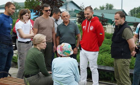 Віцепрем’єрка Ірина Верещук та голова КОВА Олексій Кулеба навідали переселенців у Переяславі