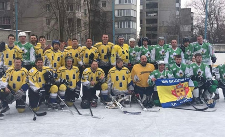 Грали у хокей і збирали гроші на ЗСУ