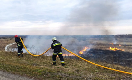 Пожежі на Петропавлівщині: рятувальники закликають не палити сухостій