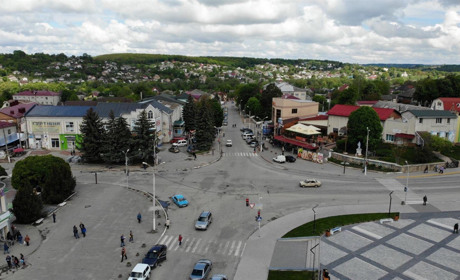Розумні лавочки та сучасні ліхтарі. Що нового з'явилось у Городку за останні роки