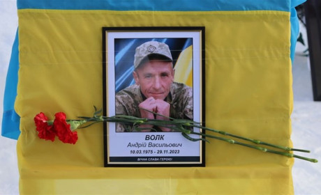 У Глухові відбулося прощання з військовим Андрієм Волком, який загинув під Вугледаром