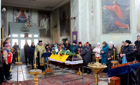 Знав ціну миру та бився за Україну - у Слободі провели в останню дорогу воїна Юрія Іщенка