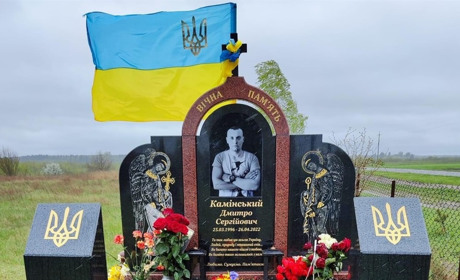 Батьки загиблого воїна просять підписати петицію про присвоєння звання Героя України