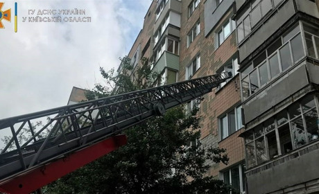 У Фастові рятувальники виявили мертвого чоловіка у зачиненій квартирі