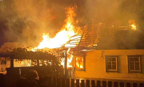 Тіла матері та сина виявили рятувальники під час пожежі в будинку на Житомирщині