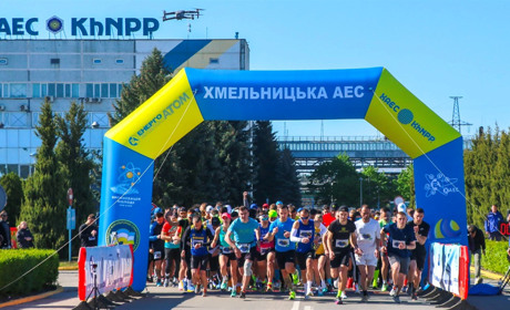 У Нетішині відбувся благодійний забіг: захід об'єднав понад 200 спортсменів з різних куточків країни