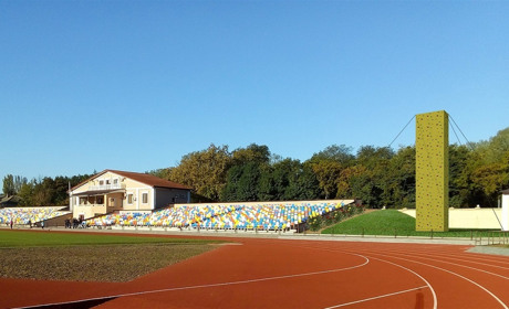 В Мелитополе нет гор? Не беда, можно построить скалодром и учиться штурмовать высоты на нем