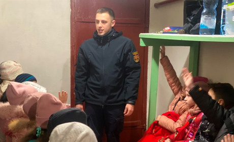Рятувальники провели для дітей «Єдиний урок безпеки» в укритті