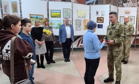 У Шостці матері загиблого прикордонника вручили державну нагороду