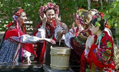 Великодній тиждень. Обливання, відвідання гостей — традиції Світлого понеділка