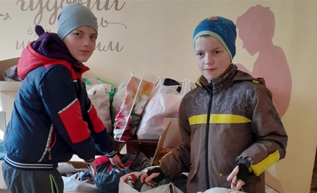 У Глухові вчителі, батьки та діти зібрали 35 мішків речей для жителів прикордоння