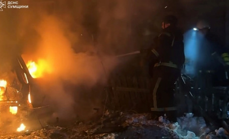 У Шосткинській громаді через ворожий дрон загорілася автівка біля житлового будинку