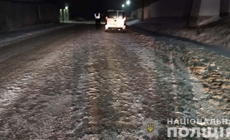 У Почаєві під колеса авто потрапила жінка