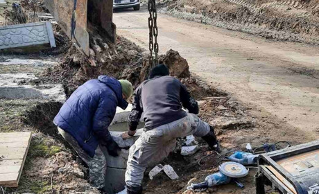 У Глухові на вулиці Джерельній відновили роботи з будівництва водоводу
