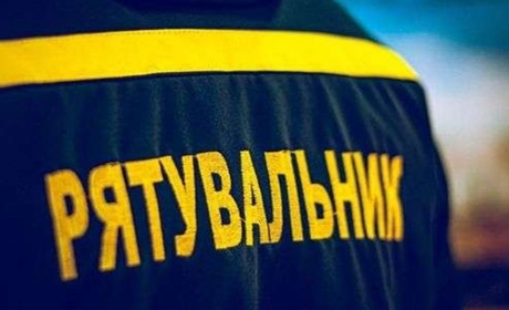 Рятувальники врятували чоловіка, що впав у річку Рів