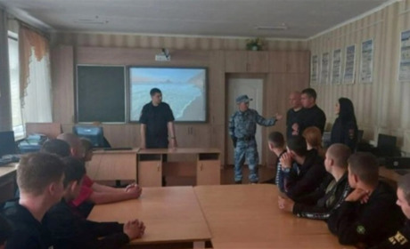 У Чаплинці поліцаї провели «профілактичну бесіду» зі студентами захопленого коледжу