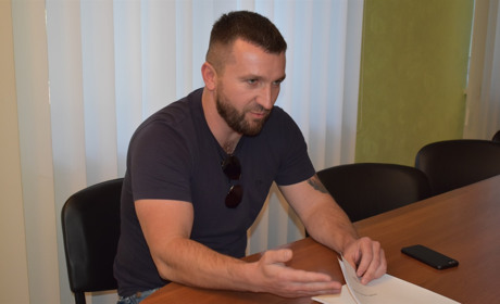 У Нижніх Сірогозах Зе-нардеп Володимир Іванов відкрив громадську приймальню 