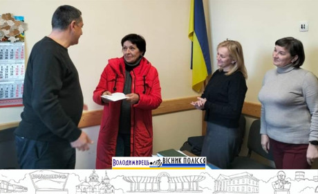 У Володимирці провели концерт і донати передали волонтерці