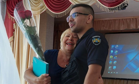 Вітаю школярів, студентів та освітян, а особливо мою 15-ту школу — з Днем знань та ювілеєм!