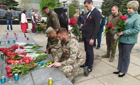 Покровський район: квіти й хвилина мовчання в пам’ять про героїв Другої світової