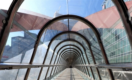 Який полікарбонат краще для даху - монолітний або стільниковий?