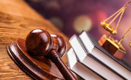 Справа про хабар сільського голови. Від службових обов’язків не звільнили, але нічний арешт не зняли