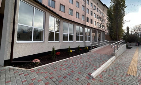 За новими стандартами: у Біляївській лікарні збудували під’їзний пандус до приймального відділення