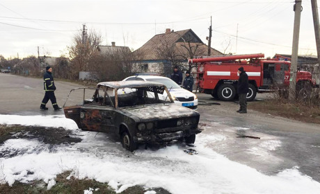 Пожежі та підпали: у вогні - легковик, комбайн та КамАЗ