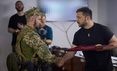 Захиснику Максиму Захарченку зі Шкуратівки присвоїли "Героя України" та вручили "Золоту Зірку"