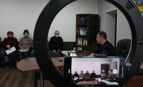 Пофамильно: Ханатову сказали, кто не платит за мусор, а также, где еще потекли крыши, и другое