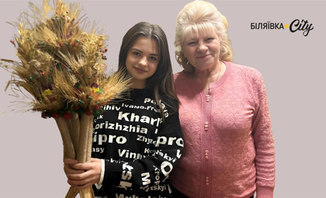 Ірина Величко з Біляївки плете обереги, декоративні штучки з трав, квітів, які вирощує і сушить сама