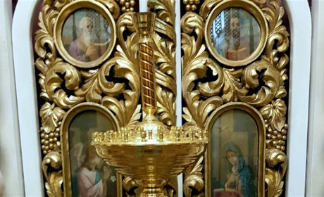 У Свято-Миколаївський храм хтось таємно пожертвував новий підсвічник: благодійнику хочуть подякувати