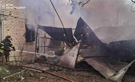 На Херсонщині окупанти завдали ударів по житлових будинках, церкві, АЗС та приватним автівкам