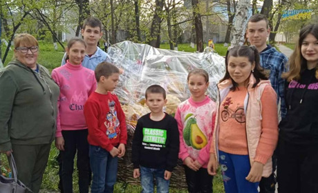Стали батьками для 13-ти дітей: як родина Саналатій створила дитячий будинок сімейного типу
