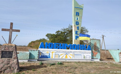 Сім місяців окупації Любимівки: цивільні полонені, катівні у школах та російські мародери