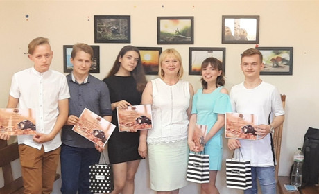 У Біляївці запрацювала виставка робіт молодих фотохудожників: де подивитися їх картини