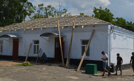 Ремонтують дах, фасад, стіни, підлогу, кабінети: як біляївські школи готують до навчального року 