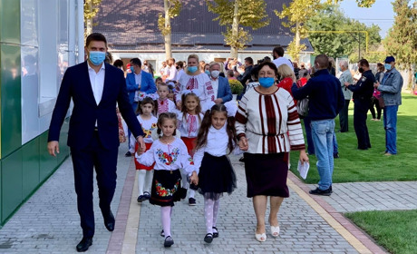 Щоб дітей зарахували до 1 класу, батькам заяви треба подати до 31 травня: все в режимі онлайн