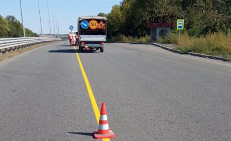 На дорозі Хмельницький-Старокостянтинів наносять тимчасову розмітку