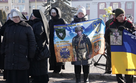 В день початку повномасштабної війни сотні барчан зібралися на спільну молитву на центральній площі