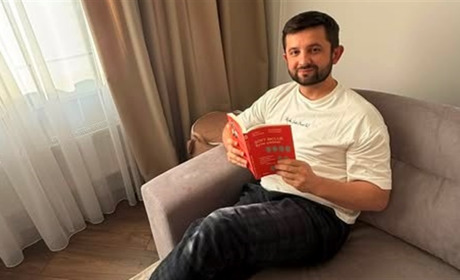 У квартирі лікаря Русакова з Біляївки, який отримав підозру, знайшли приховані пристрої у розетках