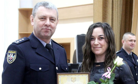 Прямо в яблучко: офіцерка Сарненського відділу поліції найкраще стріляє з пістолету