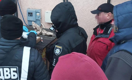 У Городку затримали 20-літнього хлопця, який на Новій пошті отримував пакунок з наркотиками