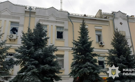 На Херсонщині окупанти атакували житлові будинки, транспорт, критичну та соціальну інфраструктуру
