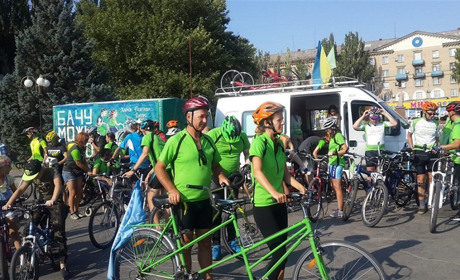 По дороге из Харькова в Херсон в Мелитополе переночевали участники рекордного велопробега 