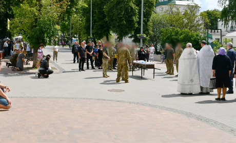 Ніжинці провели в останню путь мужнього воїна Віталія Філя