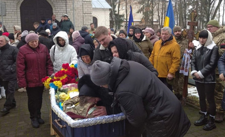 На Глухівщині попрощалися з 19-річним захисником Ігорем Туром, який загинув на Донеччині