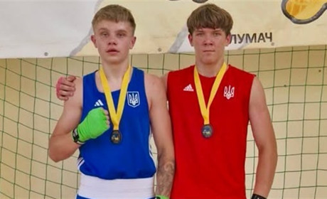 З Івано-Франківщини – із золотом: перемога боксера з Південноукраїнська Максима Супрунова