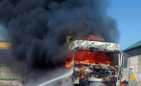 У Звягелі згоріла вантажівка